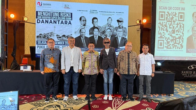 Para narasumber diskusi bertajuk ‘Menghitung Risiko dan Harapan Superholding BUMN Danantara’.