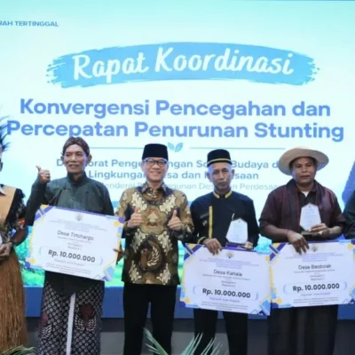 Kementerian Desa dan Pembangunan Daerah Tertinggal (Kemendes PDT) memberikan penghargaan kepada sembilan Desa Berkinerja Baik (DBB) Tahun 2026 di Bogor, Jawa Barat, (29/10)/Humas Kemendes PDT