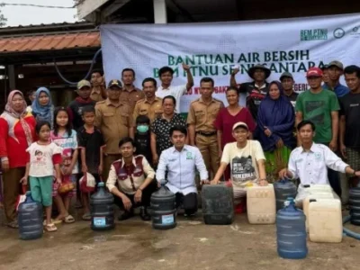 Penyaluran air bersih BEM PTNU, Oktober 2026 (Foto: NU Online)
