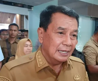 Bupati Tangerang, Maesyal Rasyid, menjawab tentang dana hibah kelola lingkungan. (Foto: RRI/Saadatuddaraen)