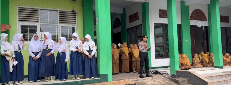 Samapta Polres Tasikmalaya Kota, IPTU Sony Santana di SMP Negeri 17 Kota Tasikmalaya/Net