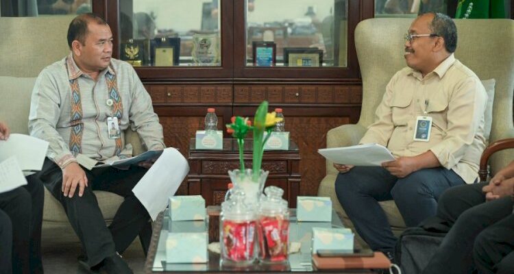 Pj Sekdaprov Sumut Timur Tumanggor menerima kunjungan Kepala KPPG Medan Donal Simanjuntak /rmolsumut.id